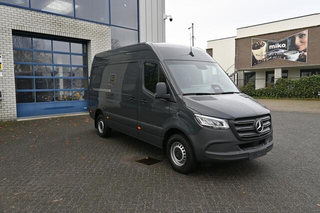 Mercedes-Benz eSprinter 320 L2H2 Select 81kWh DC Laden 115kW, Distronic, Trekhaak, Etc.