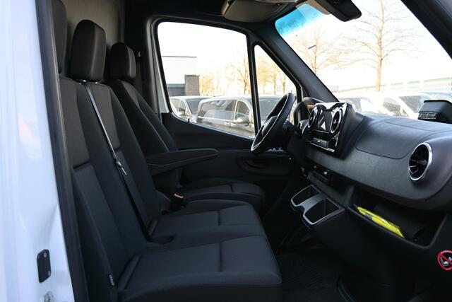 Mercedes-Benz eSprinter 314 L2H2 Pro 56kWh Snel laden, Trekhaak, Etc.