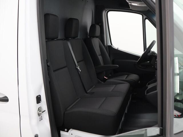 Mercedes-Benz eSprinter 314 L2 H2 PRO | 81kWh | 100% elektrisch | 2000kg Trekhaak | 115Kw/u DC Snelladen | Smartphone integratie pakket | Carplay | Camera | Comfort bestuurdersstoel |