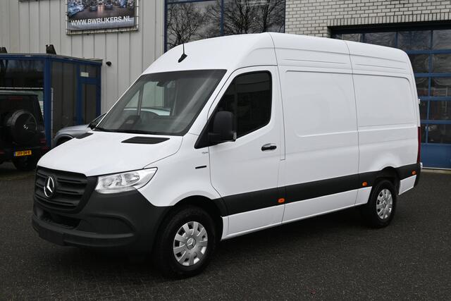 Mercedes-Benz eSprinter 320 L2H2 Pro 81kWh Snellader, Navigatie, Trekhaak, Winterpakket, Etc.