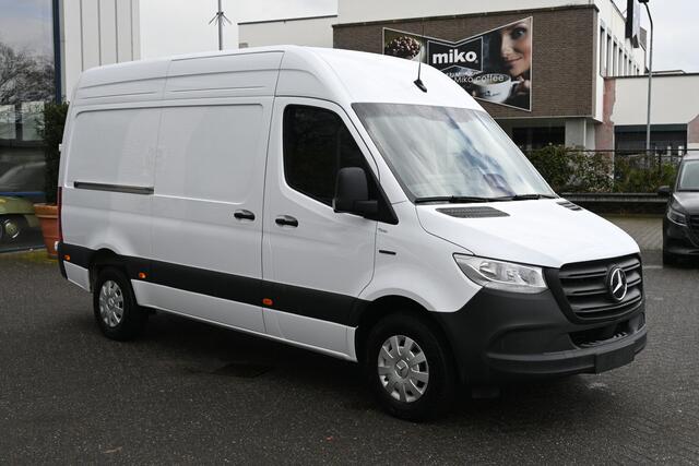 Mercedes-Benz eSprinter 320 L2H2 Pro 81kWh Snellader, Navigatie, Trekhaak, Winterpakket, Etc.