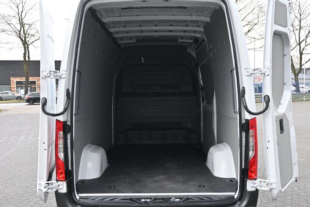 Mercedes-Benz eSprinter 320 L2H2 Pro 81kWh Snellader, Navigatie, Trekhaak, Winterpakket, Etc.