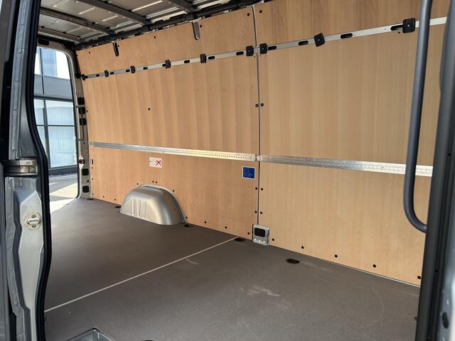 Mercedes-Benz eSprinter 320 L3 Select 81kWh / Snel laden 115kw / Trekhaak / Distronic / MBUX / Smartphone-intergratie / 270 Graden achterdeuren