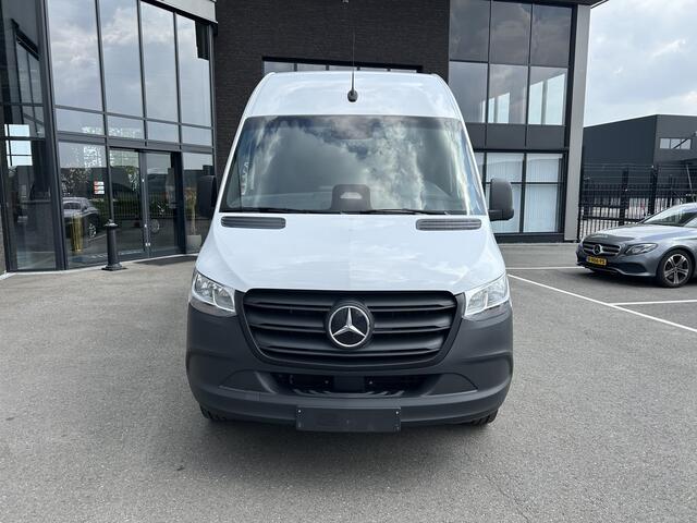 Mercedes-Benz eSprinter 320 L2 H2 Pro 81kWh / Snel laden 115Kw / Trekhaak / MBUX / Navigatie / Camera / Cruise control / Airco / 270 Graden achterdeuren