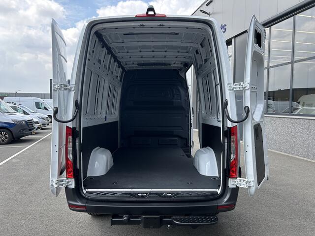 Mercedes-Benz eSprinter 320 L2 H2 Pro 81kWh / Snel laden 115Kw / Trekhaak / MBUX / Navigatie / Camera / Cruise control / Airco / 270 Graden achterdeuren