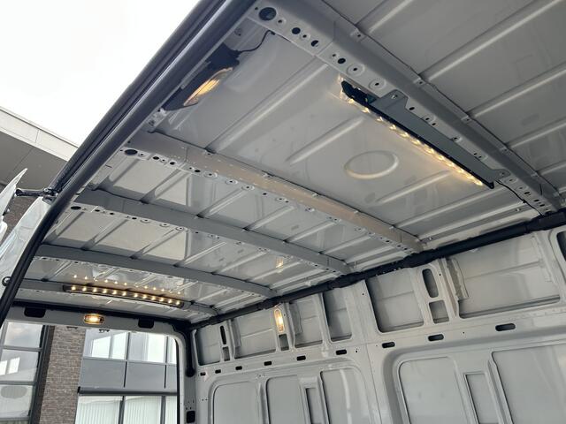 Mercedes-Benz eSprinter 320 L2 H2 Pro 81kWh / Snel laden 115Kw / Trekhaak / MBUX / Navigatie / Camera / Cruise control / Airco / 270 Graden achterdeuren