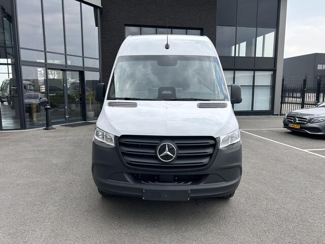 Mercedes-Benz eSprinter 320 L2 H2 Pro 81kWh / Snel laden 115Kw / Trekhaak / MBUX / Navigatie / Camera / Cruise control / Airco / 270 Graden achterdeuren