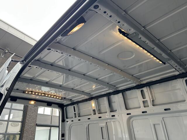 Mercedes-Benz eSprinter 320 L2 H2 Pro 81kWh / Snel laden 115Kw / Trekhaak / MBUX / Navigatie / Camera / Cruise control / Airco / 270 Graden achterdeuren