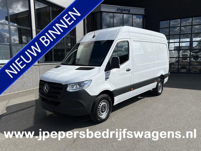 Mercedes-Benz eSprinter 320 L2 Pro 81kWh / Snel laden 115Kw / Trekhaak / MBUX / Navigatie / Camera / Cruise control / Airco / 270 Graden achterdeuren