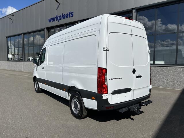 Mercedes-Benz eSprinter 320 L2 Pro 81kWh / Snel laden 115Kw / Trekhaak / MBUX / Navigatie / Camera / Cruise control / Airco / 270 Graden achterdeuren