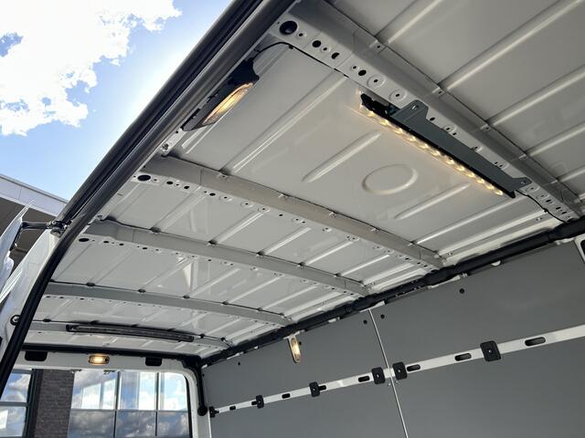Mercedes-Benz eSprinter 320 L2 Pro 81kWh / Snel laden 115Kw / Trekhaak / MBUX / Navigatie / Camera / Cruise control / Airco / 270 Graden achterdeuren