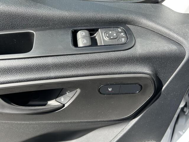 Mercedes-Benz eSprinter 320 L2 Pro 81kWh / Snel laden 115Kw / Trekhaak / MBUX / Navigatie / Camera / Cruise control / Airco / 270 Graden achterdeuren