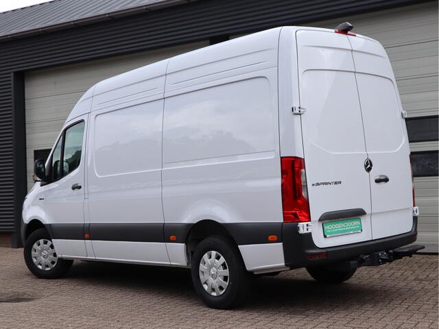 Mercedes-Benz eSprinter 320 81kWh L2H2 - Trekhaak - Cruise - MBUX - 2025