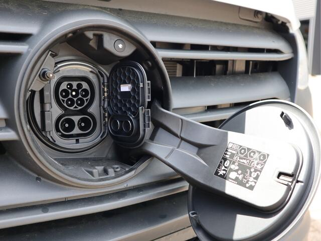 Mercedes-Benz eSprinter 320 81kWh L2H2 - Trekhaak - Cruise - MBUX - 2025