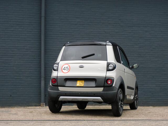 Microcar M.GO Brommobiel 6 White TOPSTAAT! ACHTERUITRIJCAMERA! PARKEERSENSOREN! BLUETOOTH!