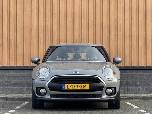 Mini CLUBMAN Mini 1.5 One Pepper Serious Business | Stoelverwarming | Keyless Go / Keyless Entry | Airconditioning | 17" Lichtmetaal | Parkeersensoren | Bluetooth | Isofix | Elektrische Ramen |
