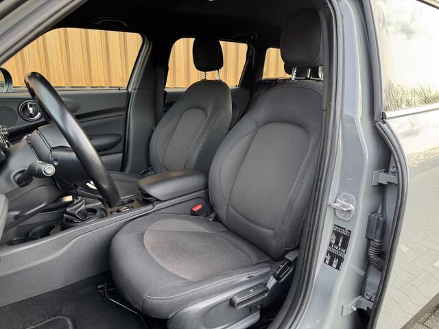 Mini CLUBMAN Mini 1.5 One Pepper Serious Business | Stoelverwarming | Keyless Go / Keyless Entry | Airconditioning | 17" Lichtmetaal | Parkeersensoren | Bluetooth | Isofix | Elektrische Ramen |