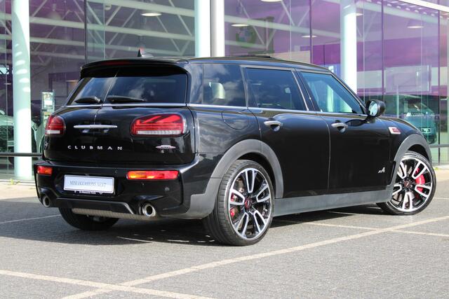 Mini CLUBMAN JCW ALL4 Chili Panoramadak / Comfortstoelen / Comfort Access / Achteruitrijcamera / Harman-Kardon / Stoelverwarming / Active Cruise Control