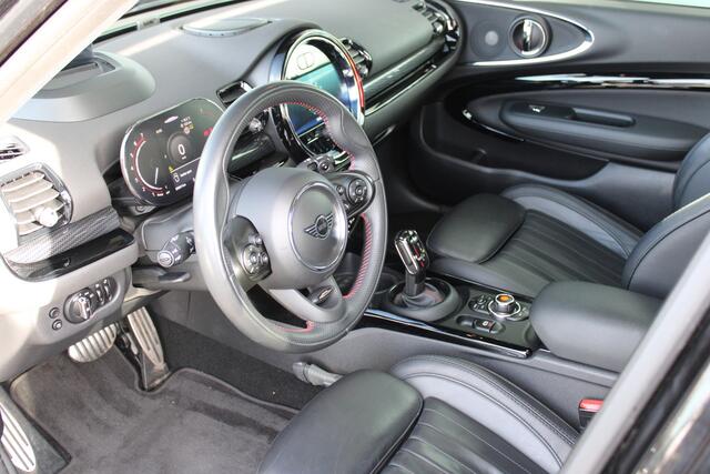 Mini CLUBMAN JCW ALL4 Chili Panoramadak / Comfortstoelen / Comfort Access / Achteruitrijcamera / Harman-Kardon / Stoelverwarming / Active Cruise Control