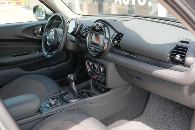 Mini CLUBMAN 1.5 102pk One | Airco | 18" velgen | PDC | Stoelverwarming