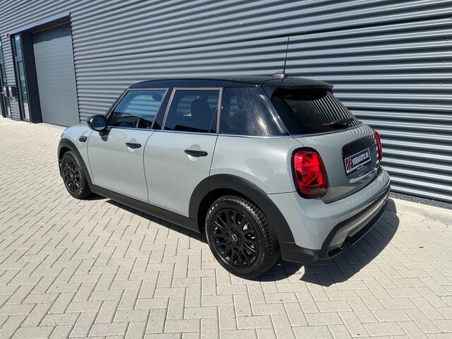 Mini COOPER 5drs 1.5 Black optic
