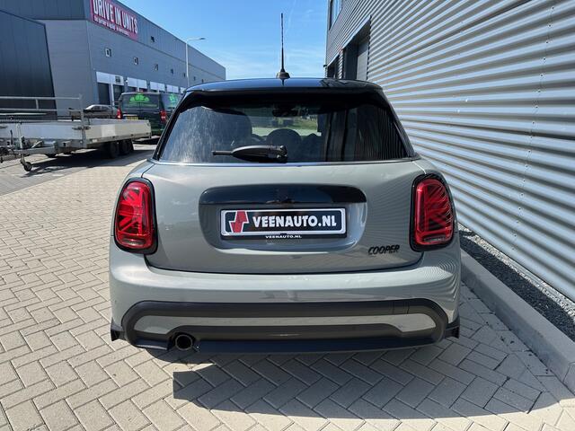 Mini COOPER 5drs 1.5 Black optic