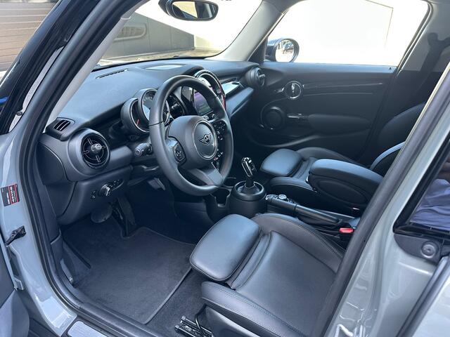 Mini COOPER 5drs 1.5 Black optic