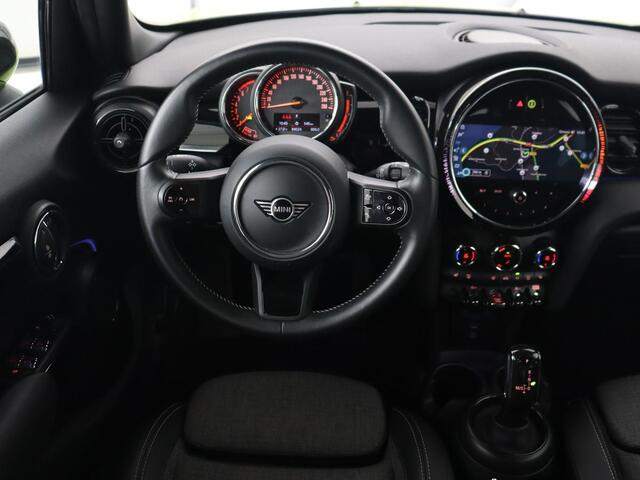 Mini COOPER 1.5 Camden Go Edition | Stoelverwarming | Camera | Carplay | Full LED | Climate control | Sportstoelen | Half leder | Cruise control | Parkeerhulp | Zesty Yellow Metallic