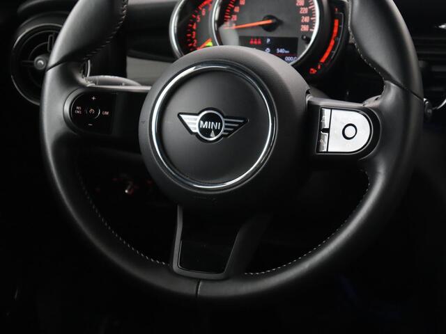 Mini COOPER 1.5 Camden Go Edition | Stoelverwarming | Camera | Carplay | Full LED | Climate control | Sportstoelen | Half leder | Cruise control | Parkeerhulp | Zesty Yellow Metallic
