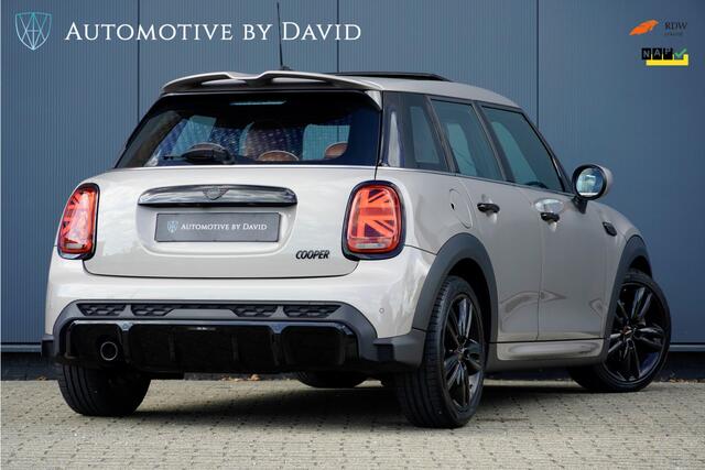 Mini COOPER Hatchback 1.5 136 pk JOHN COOPER WORKS 5-DEURS AUTOMAAT / FACELIFT / PANORAMADAK / LEDER COGNAC / APPLE CARPLAY / NAVIGATIE / KEYLESS ENTRY / LED / HEAD-UP DISPLAY