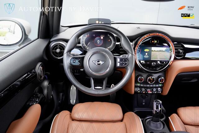 Mini COOPER Hatchback 1.5 136 pk JOHN COOPER WORKS 5-DEURS AUTOMAAT / FACELIFT / PANORAMADAK / LEDER COGNAC / APPLE CARPLAY / NAVIGATIE / KEYLESS ENTRY / LED / HEAD-UP DISPLAY