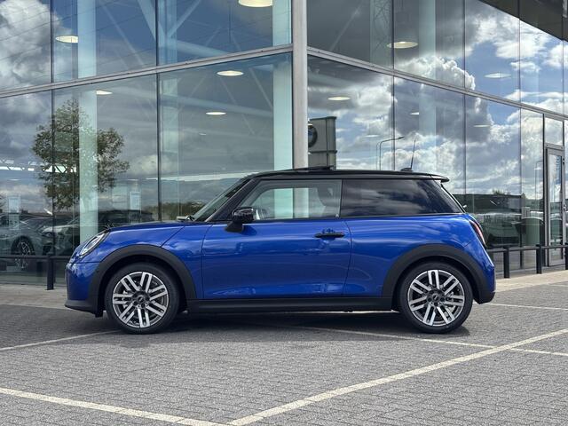 Mini COOPER Hatchback C Automaat / Classic / Pakket M / 17 inch Parallel Spoke 2-tone
