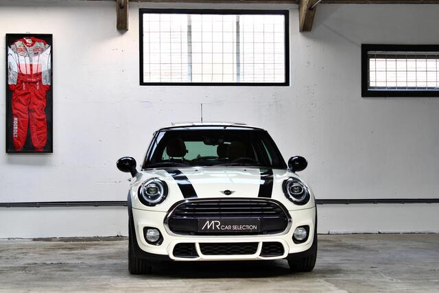 Mini COOPER Mini 1.5 | Serious Business | Panoramadak | Leder | Apple Carplay | Lage kmstand | NL auto |