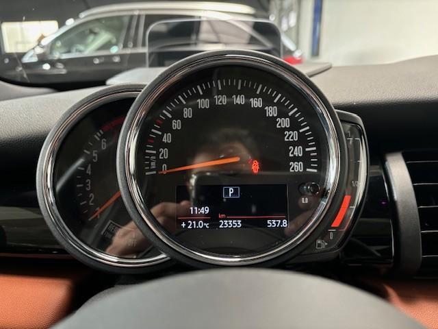 Mini COOPER Mini 1.5 | Serious Business | Panoramadak | Leder | Apple Carplay | Lage kmstand | NL auto |