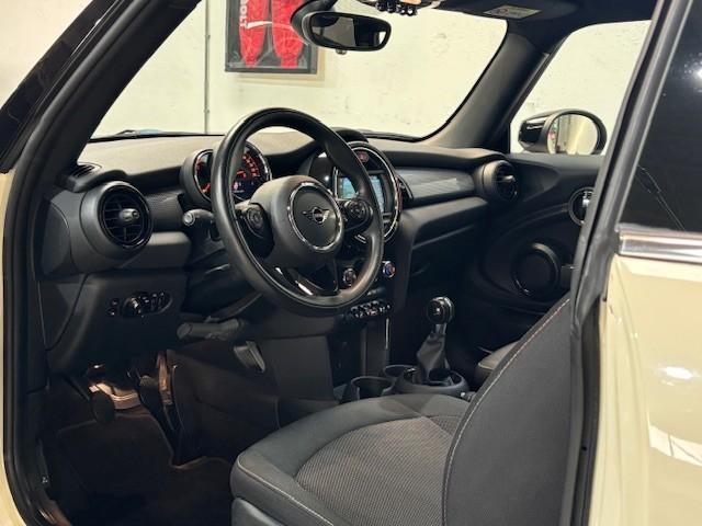 Mini COOPER Mini 1.5 | Business | Panoramadak | Keyless | LED | Apple Carplay | NL auto | BTW |