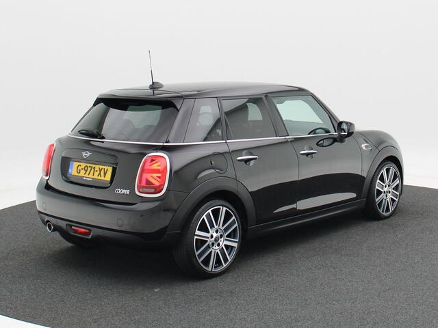 Mini COOPER Yours 1.5 136 Pk Automaat | Leder | 18 Inch | LED | Sensoren | Privacy Glass | Navigatiesysteem | 73.337 Km!!