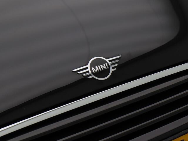 Mini COOPER Yours 1.5 136 Pk Automaat | Leder | 18 Inch | LED | Sensoren | Privacy Glass | Navigatiesysteem | 73.337 Km!!