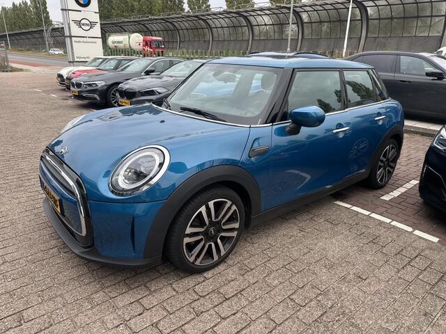 Mini COOPER 5-deurs Classic | Panorama | 17" | Led | Automaat