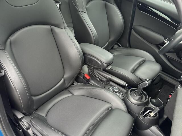 Mini COOPER 5-deurs Classic | Panorama | 17" | Led | Automaat