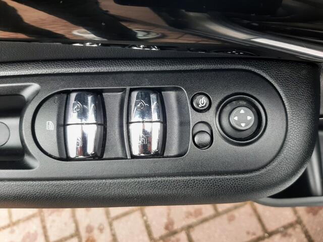 Mini COOPER Clubman 1.5 136pk Airco Cruise-control Navigatie Bluetooth