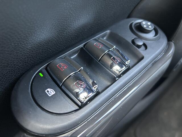 Mini COOPER Mini 1.5 Business | Panoramadak | 17'' LMV | Navigatie | British Racing Green | 5 deurs |