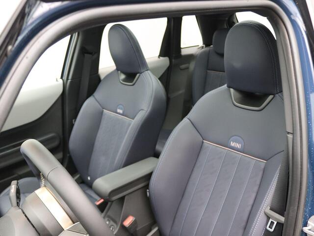 Mini COOPER Mini 1.5 C Favoured Demo voertuig korting per gereden kilometer. Neem contact op voor de actuele prijs.