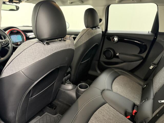 Mini COOPER Mini 1.5T 136PK Chili Navi Park-Assist Pdc-a+v WiFi-vb. Connected-Navi 1/2 Leer -Sport stoelen+Verwarmd Cruise Control LED-v+a Dual-Ecc Voorruitverwarming Sport-Green-Modus Stoelverwarming 17"Lmv DAB Chroomline