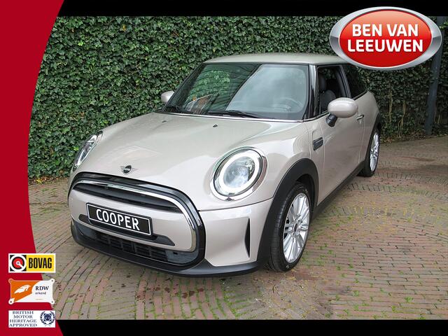 Mini COOPER 1.5 Classic F56 LCI2 automaat met LED, Apple Carplay, DAB, Navi en 17"