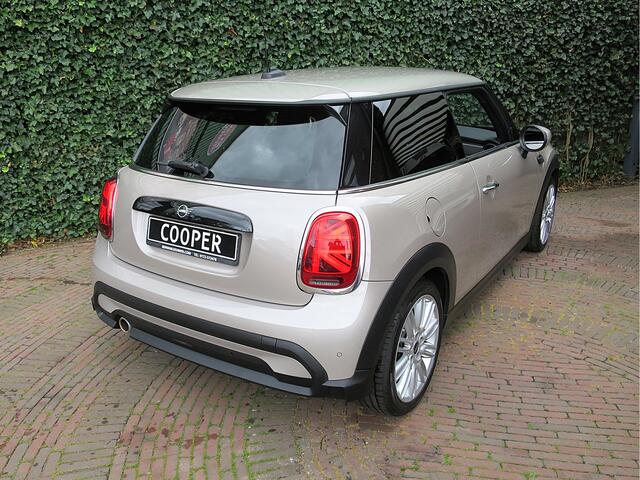 Mini COOPER 1.5 Classic F56 LCI2 automaat met LED, Apple Carplay, DAB, Navi en 17"