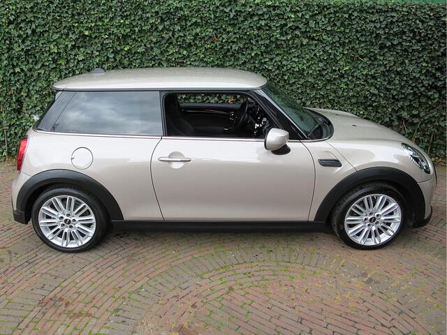 Mini COOPER 1.5 Classic F56 LCI2 automaat met LED, Apple Carplay, DAB, Navi en 17"