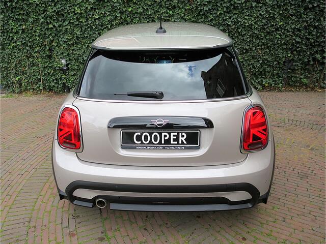 Mini COOPER 1.5 Classic F56 LCI2 automaat met LED, Apple Carplay, DAB, Navi en 17"