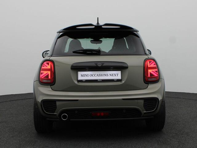 Mini COOPER 3-deurs Automaat l John Cooper Works Trim l Serious Business l 17" LM Track Spoke zwart l Apple CarPlay