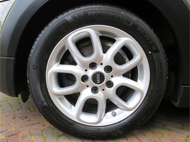 Mini COOPER 1.5 Pepper F56 LCI met Navi, LED, Clima en 16"