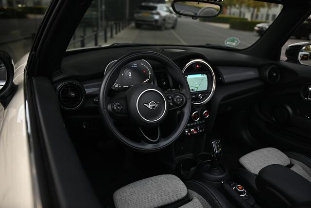 Mini COOPER Cabrio Automaat / Comfort Access / LED / Stoelverwarming / Comfortstoelen / Aircondtitioning / Cruise Control / PDC